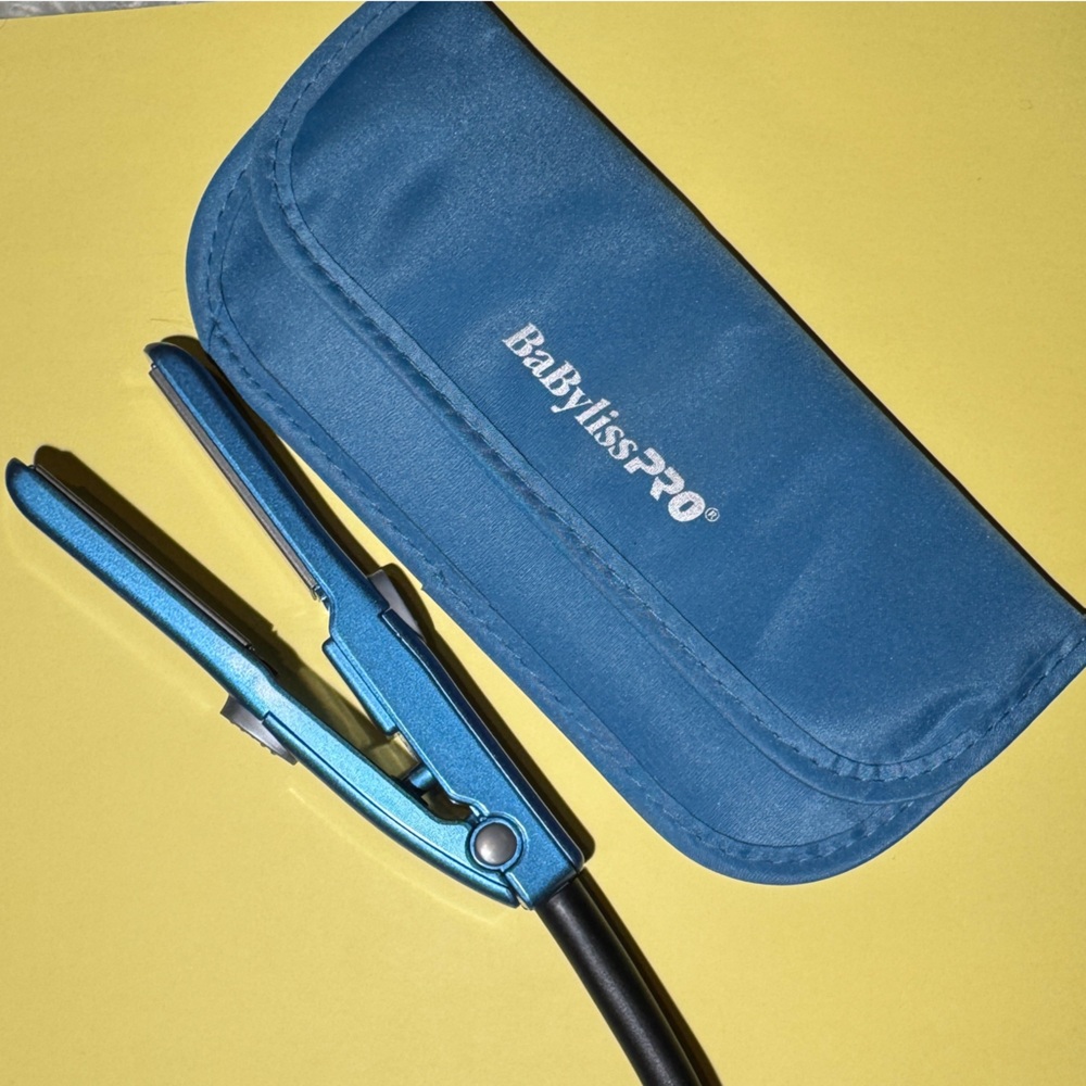 Brand new mini Babyliss hair straightener